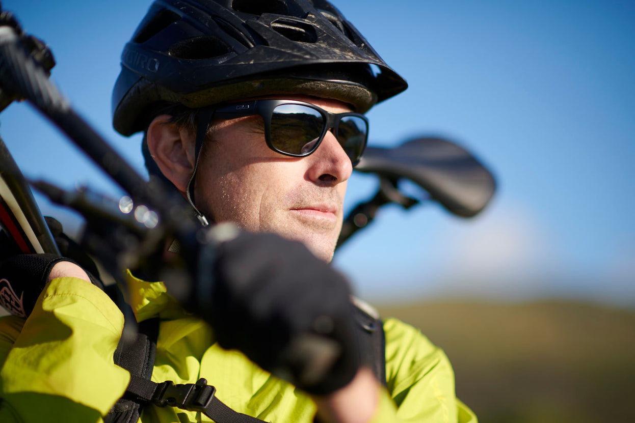 cab9-eyewear-the-edge-chrome-man-with-MTB